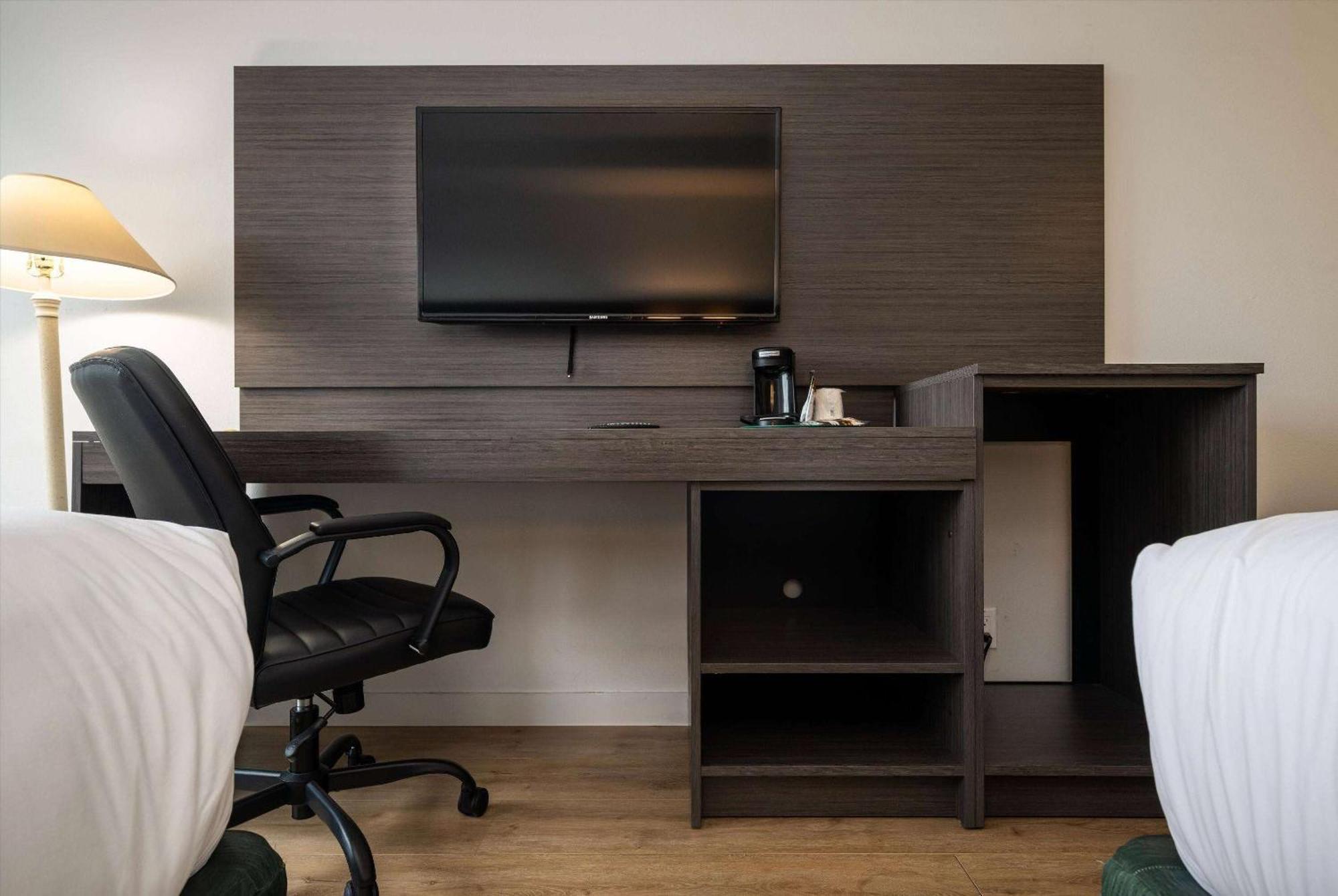 Baymont Inn & Suites By Wyndham Bellingham Extérieur photo